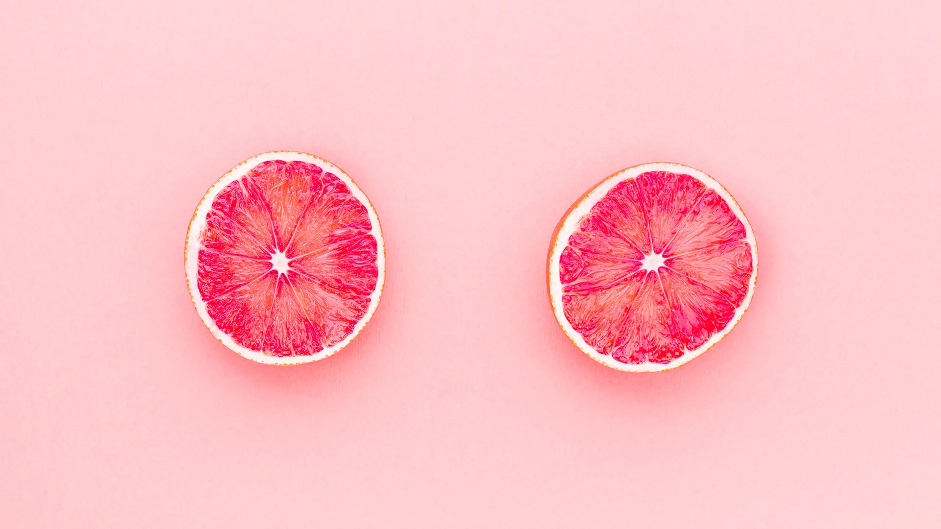 Lektorat Dissertation – doppelt geprüft ist besser Zwei aufgeschnittene Grapefruits von oben – als Symbol für doppelte Kontrolle im Lektorat einer Dissertation