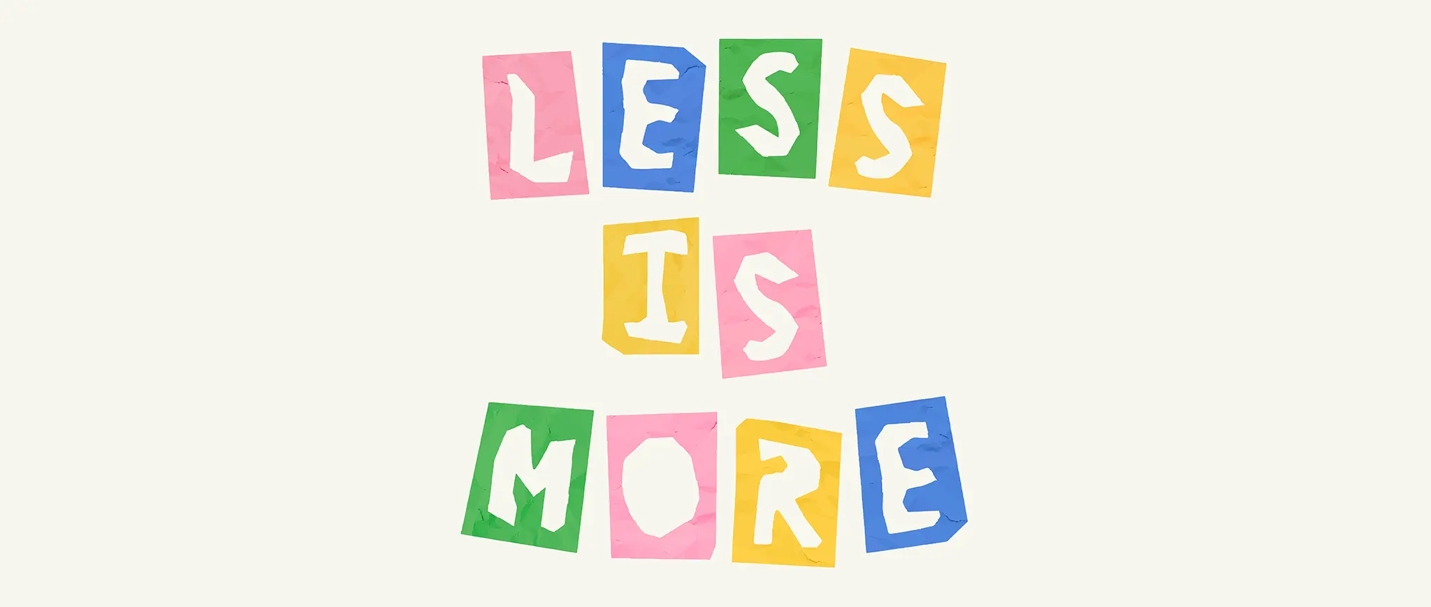 Lektorat: Weniger ist oft mehr – klare Texte mit Präzision und Stil Bunte Buchstaben auf Papierstücken formen den Schriftzug „LESS IS MORE“ – Symbol für minimalistische, klare Texte nach einem Lektorat