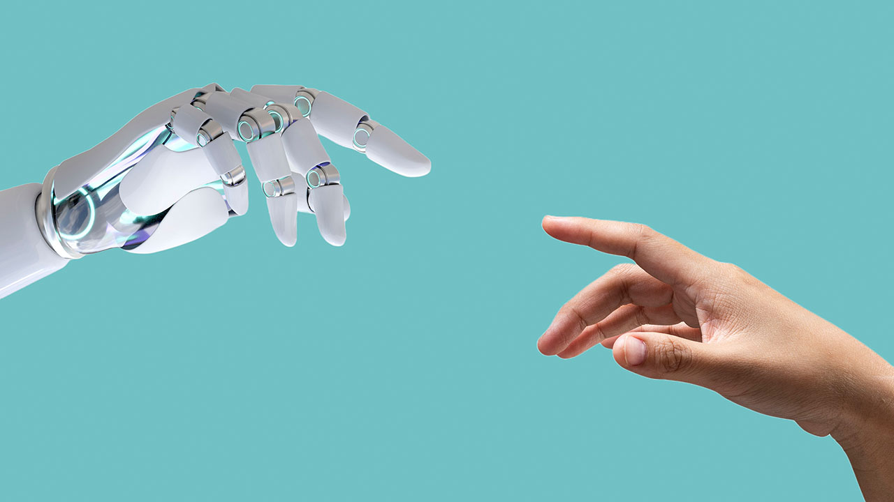 Menschliche Hand berührt Roboterhand – Symbol für KI Texte schreiben mit Hilfe durch den Menschen
